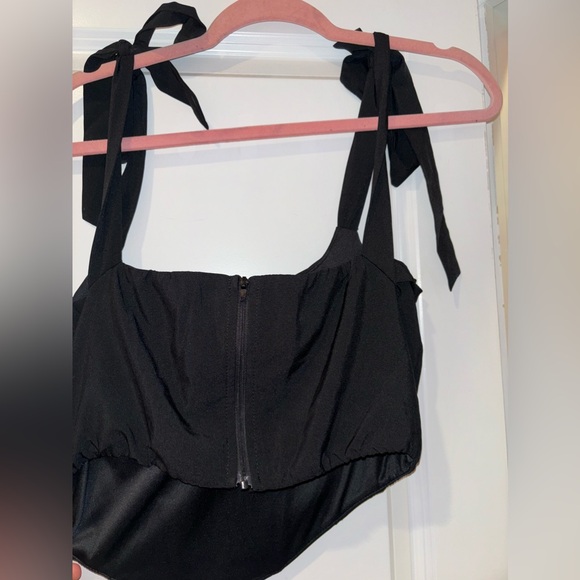 Black crop top with tie strings and corset style, zipper back - Picture 2 of 2